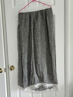 Sasso + Smyth Lightweight Gray Linen-Blend  Scarf with Frayed Hem